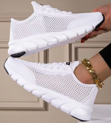 حذاء رياضي ابيض